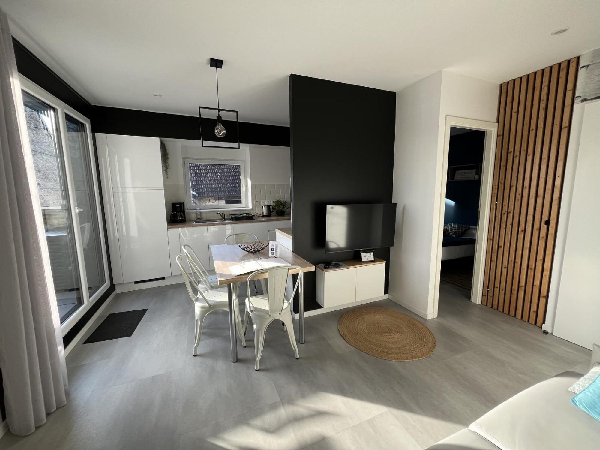 Appart-Hotel N 4 Calme Avec Terrasse, Wi-Fi Haut Debit, Petit-Dejeuner, Room-Service Et Parking Prive Chouzelot Exterior photo