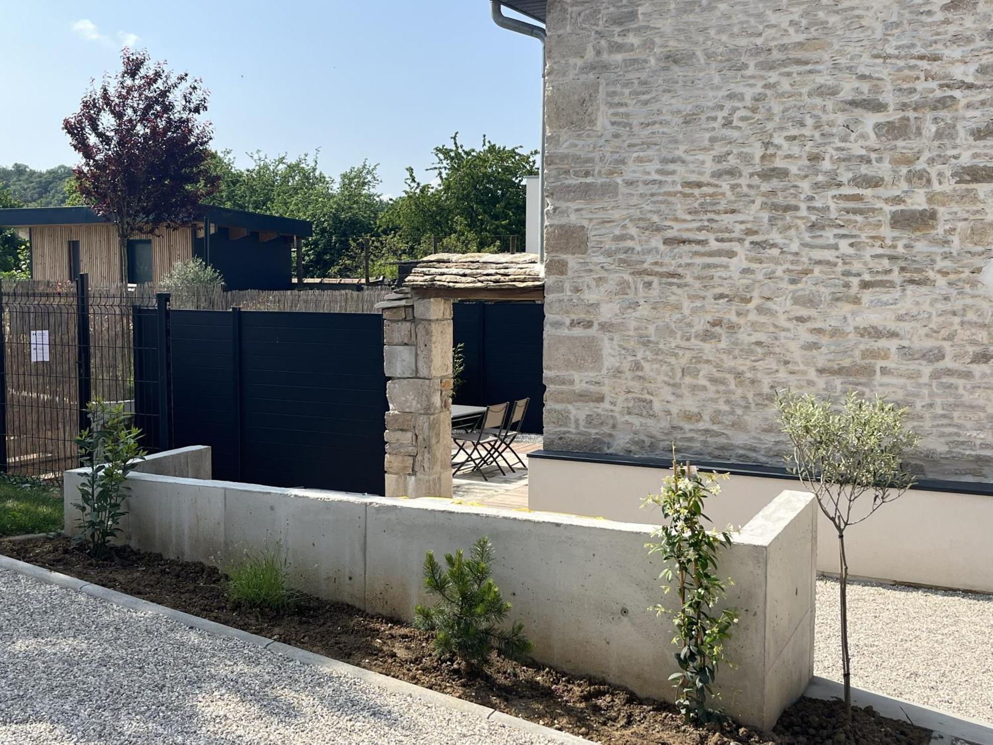 Appart-Hotel N 4 Calme Avec Terrasse, Wi-Fi Haut Debit, Petit-Dejeuner, Room-Service Et Parking Prive Chouzelot Exterior photo