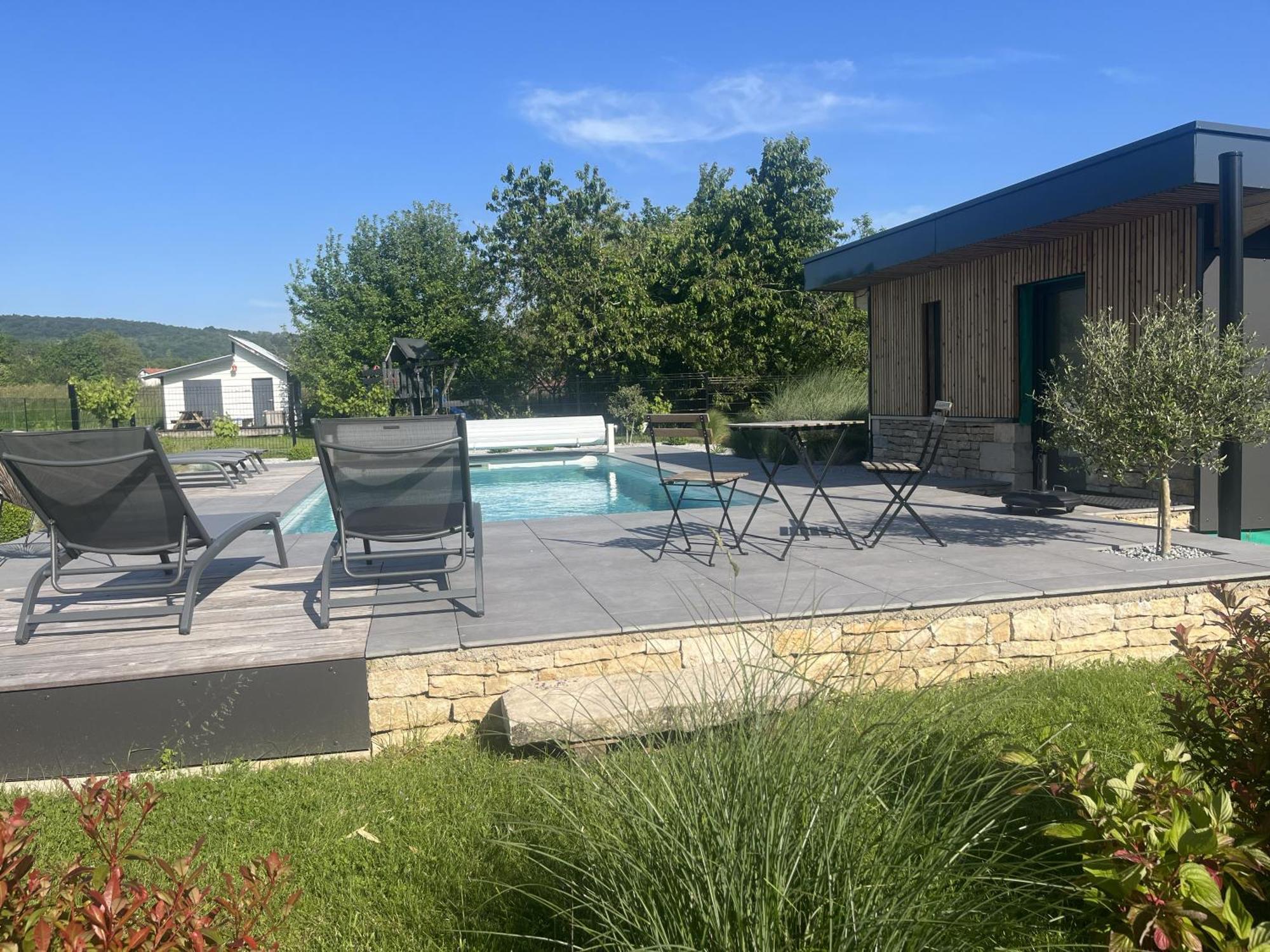 Appart-Hotel N 4 Calme Avec Terrasse, Wi-Fi Haut Debit, Petit-Dejeuner, Room-Service Et Parking Prive Chouzelot Exterior photo